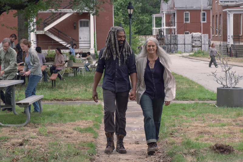 The King (Khary Payton) and his Queen (Melissa McBride).